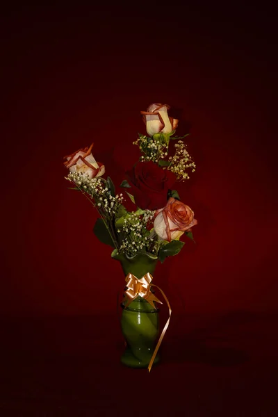 Buquê Rosas Vaso Vintage — Fotografia de Stock