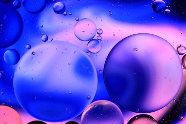 Petrol ve suyun soyut makro renkli arkaplanı