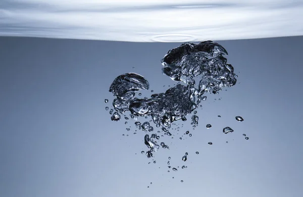 水の中の大きな気泡 — ストック写真