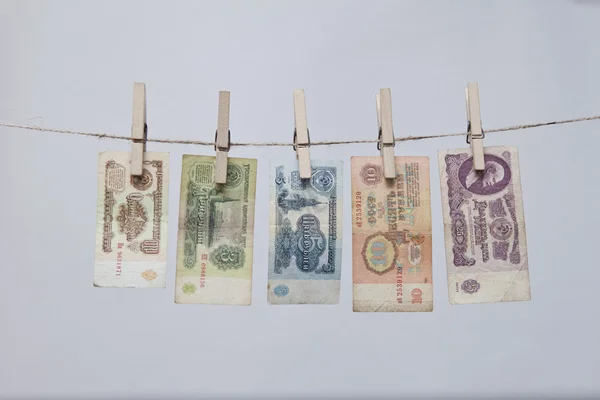 Velho dinheiro soviético em uma corda — Fotografia de Stock