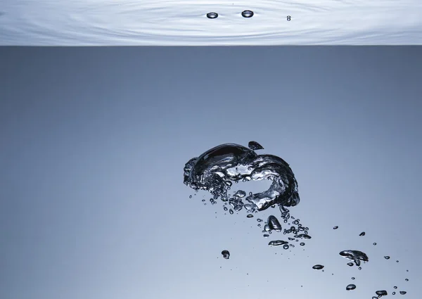 水、液体金属のように空気の泡 — ストック写真