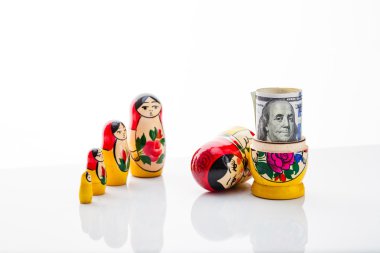 Matryoshka ve yüz dolar bill