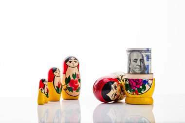 Matryoshka ve yüz dolar bill