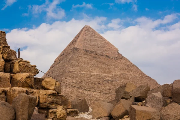Den store pyramiden på Gizaplatået – stockfoto