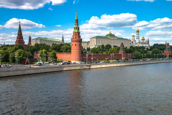 RUSIA / MOSCÚ 2016.06.02: la fortaleza histórica más famosa de Rusia Kremlin — Foto de Stock