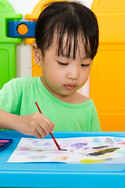 Asiático poco china chica pintura con cepillo — Foto de Stock