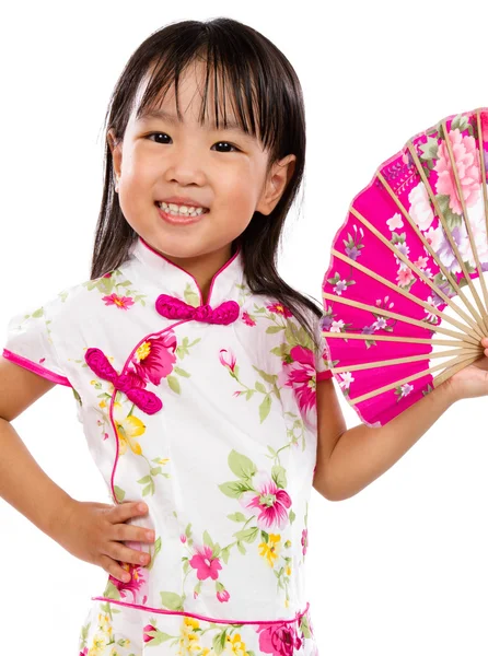 Asiático poco china chica holding oriental ventilador — Foto de Stock