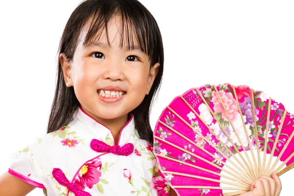 Asiático poco china chica holding oriental ventilador — Foto de Stock