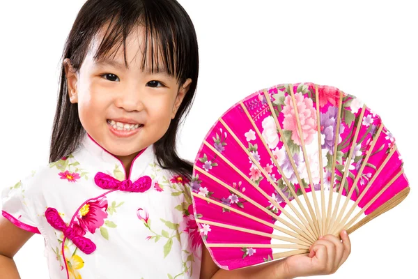 Asiatisk lille kinesisk pige holder orientalsk fan - Stock-foto