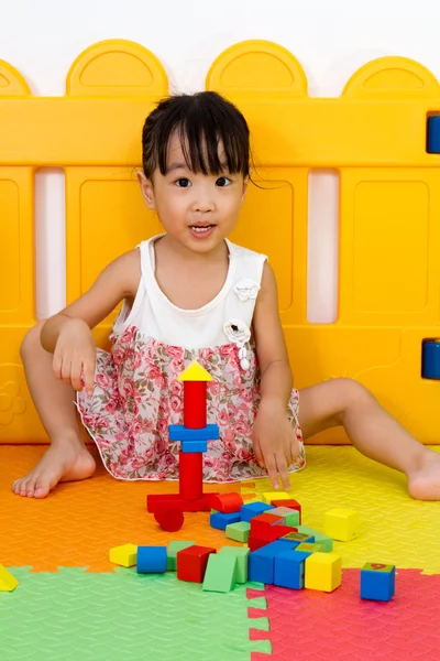 Asian Little Chinese Girl Playing Wooden Blocks — Stock Photo, Image