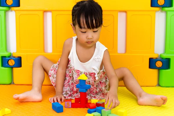 Asian Little Chinese Girl Playing Wooden Blocks — Stock Photo, Image