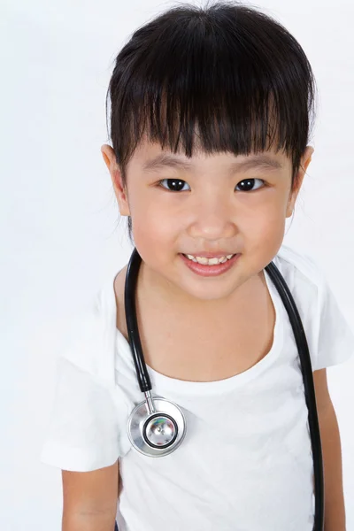 Asiatico piccolo cinese ragazza con un stetoscopio — Foto Stock