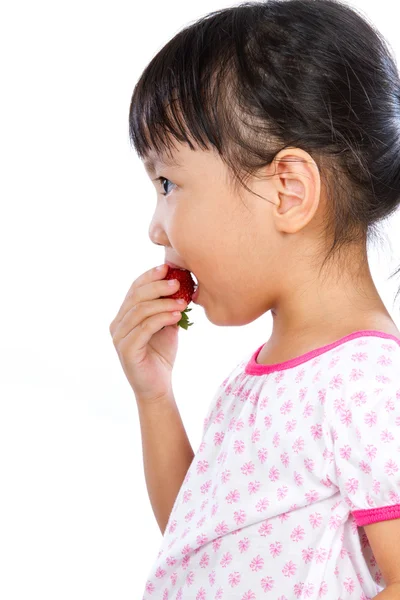 Asian Little Chinese Girl Eating Strawberry — Stock Photo, Image