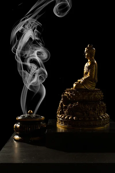 Budda seduta in bronzo con bruciatore di incenso — Foto Stock