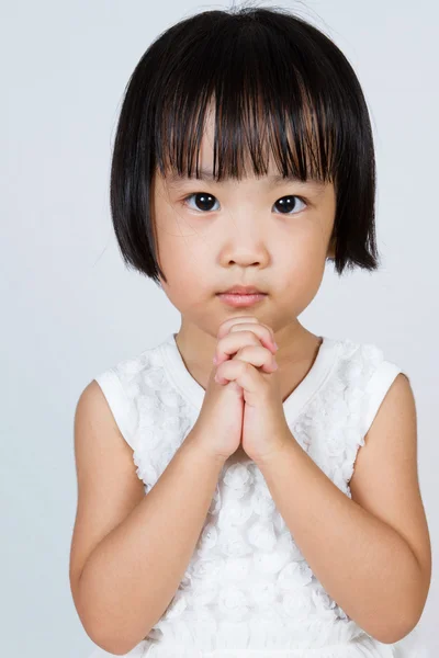 아시아 중국 소녀 기도 — 스톡 사진
