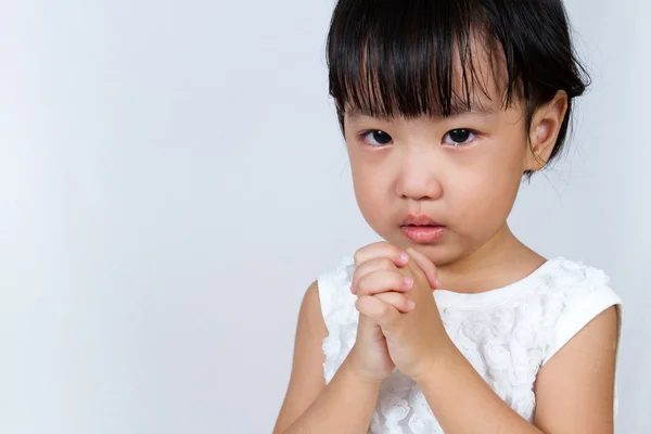Asijské holčička čínských modlí — Stock fotografie