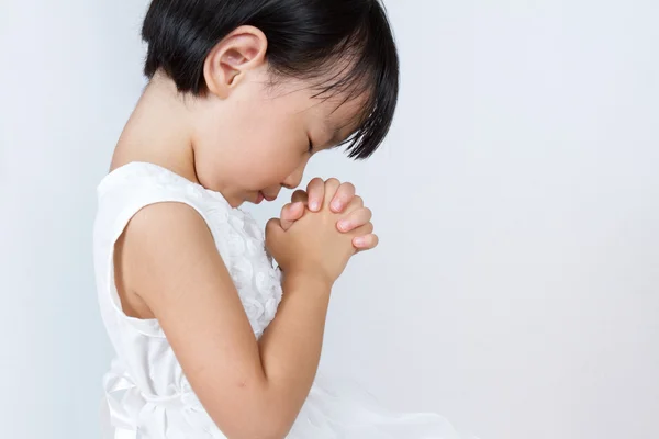 Asian Little Chinese Girl Praying — Stock Photo, Image