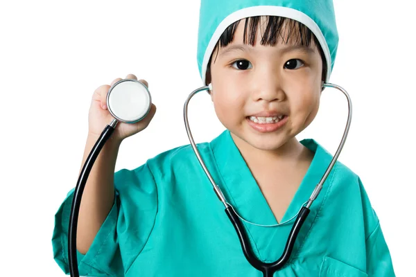Asiatische kleine chinesische Mädchen spielen ein Arzt mit Stethoskop lizenzfreie Stockbilder
