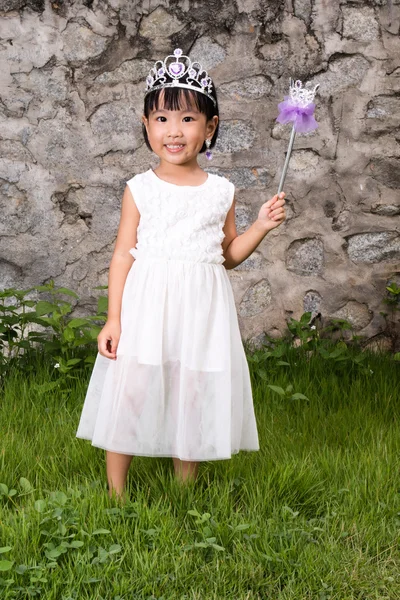 Asiatische kleine chinesische Mädchen im Prinzessinnen-Kostüm — Stockfoto