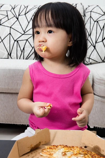 Asian Little Chinese Girl Eating Pizza — Stock Photo, Image