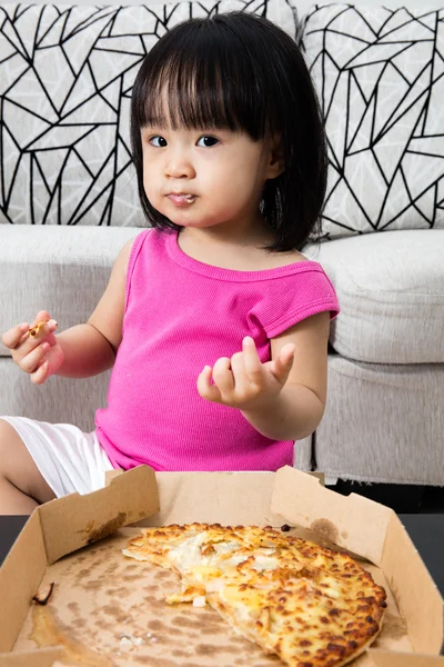 Asian Little Chinese Girl Eating Pizza — Stock Photo, Image