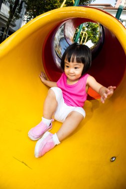 Asyalı küçük Çinli kız sürme