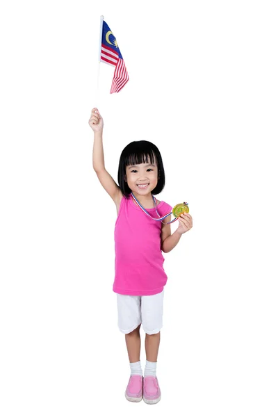 Asian Chinese little girl holding Malaysia Flag with gold medal — Stock Photo, Image