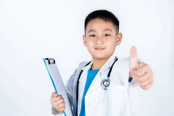 Asiático chinês menino fingindo como médico com polegares para cima — Fotografia de Stock