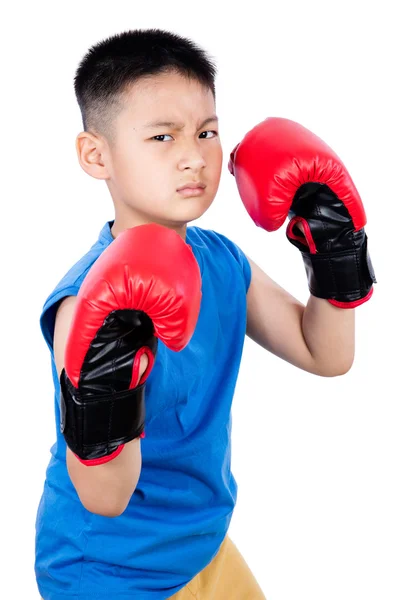 Asiatischer chinesischer Junge trägt Boxhandschuhe — Stockfoto