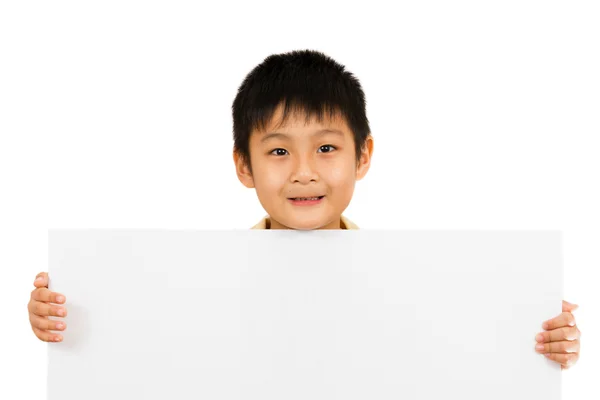 Aziatische Chinese kinderen houden leeg wit bord. — Stockfoto
