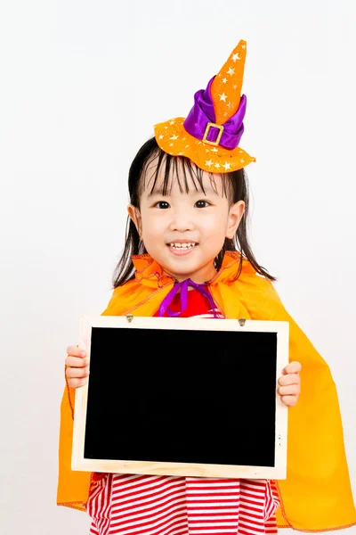 Azjatycki chiński dziewczynka uczcić Halloween. — Zdjęcie stockowe