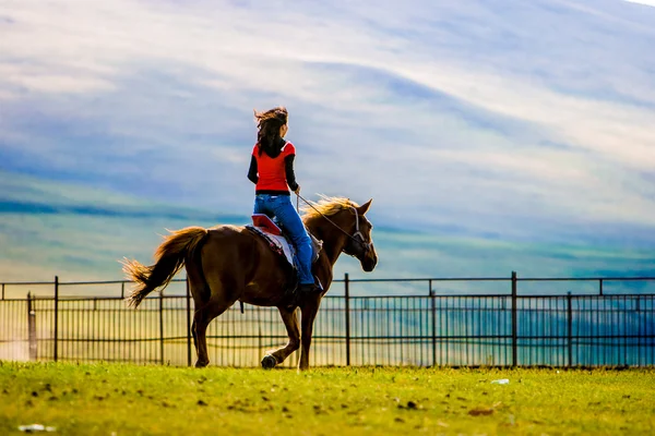 Kız ridding at