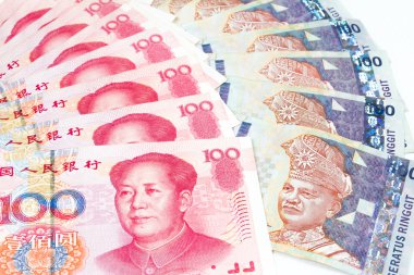 Çin ve Malezya faturaları beyaz arka planda