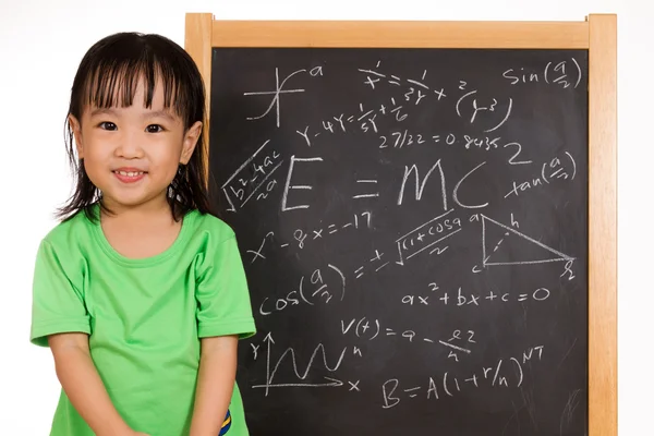 Asian Chinese little girl againts blackboard with formulas — Stock Photo, Image