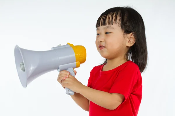 Asian Chinese little girl holding megaphone — Stock Photo, Image