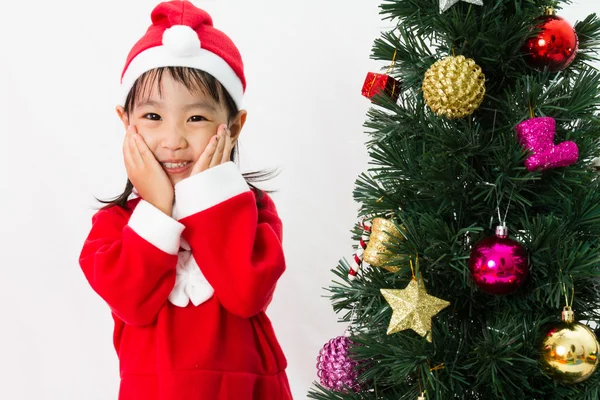 Азіатські маленька дівчата китайський позують з Різдвяна ялинка — стокове фото