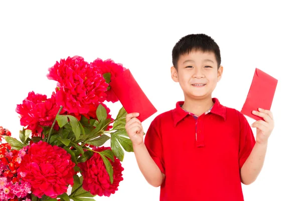 Asijské malý chlapec s červenou obálku — Stock fotografie