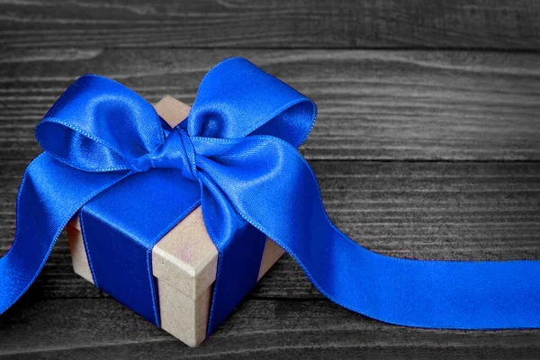Gift Box Blue Ribbon Wooden Background — Stock Photo, Image