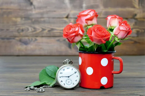 Feliz Cartão Aniversário Com Rosas Vermelhas Relógio Bolso — Fotografia de Stock