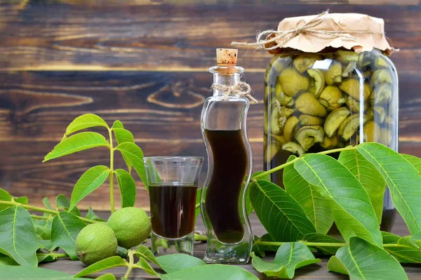 Preparing Walnut Liqueur Nocino Liqueur Wooden Background — Stock Photo, Image