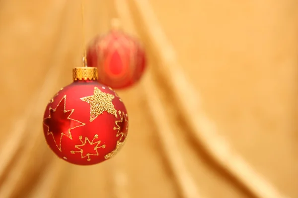 Güzel kırmızı Noel baubles — Stok fotoğraf