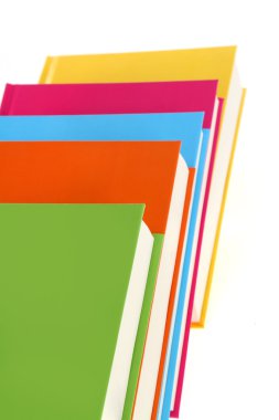 yığın renkli kapaklı kitap