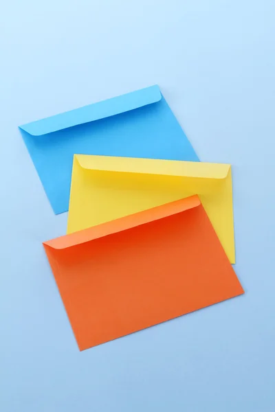 Gekleurd papier envelop — Stockfoto