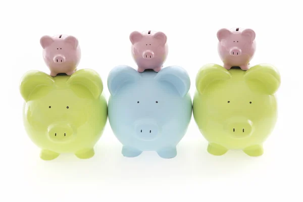 Piggy banks op wit — Stockfoto