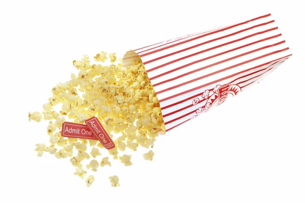 Scatola di carta di popcorn con due biglietti — Foto Stock