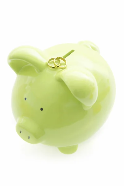 Piggy bank with wedding rings — Stock Photo, Image