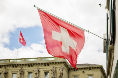 Swiss bayrakları asılı İsviçre Ulusal gününde açık Bern