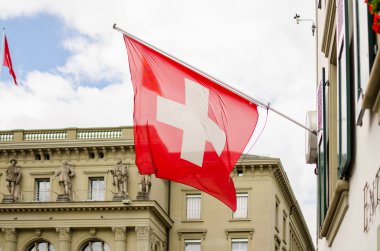 Swiss bayrakları asılı İsviçre Ulusal gününde açık Bern