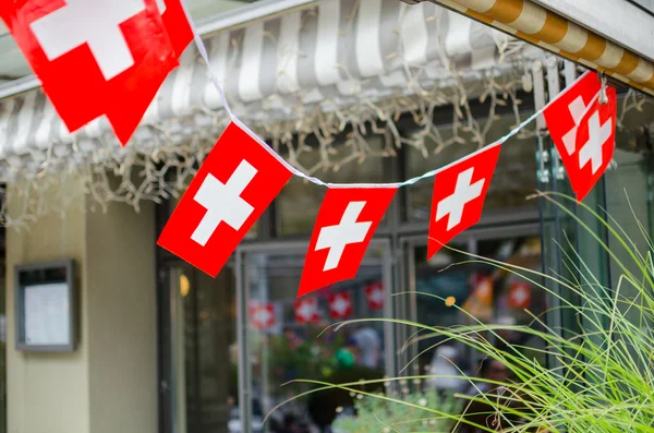 Swiss bayrakları asılı İsviçre Ulusal gününde açık Bern