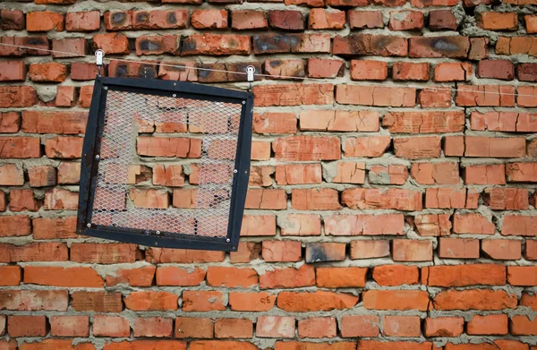 Tuğla ile yaşlı çerçeve